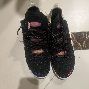 NIKE BRAND NEW BASKETBALL SHOES 
LEBRON JAMES COLLAB